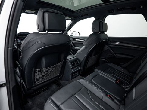 Certified 2024 Audi Q5 e Premium Plus image 18