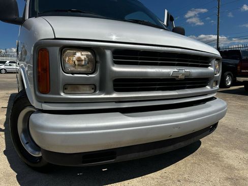 Used 2001 Chevrolet Express 1500 RWD image 49