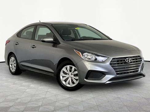 Used 2021 Hyundai Accent SE FWD image 3