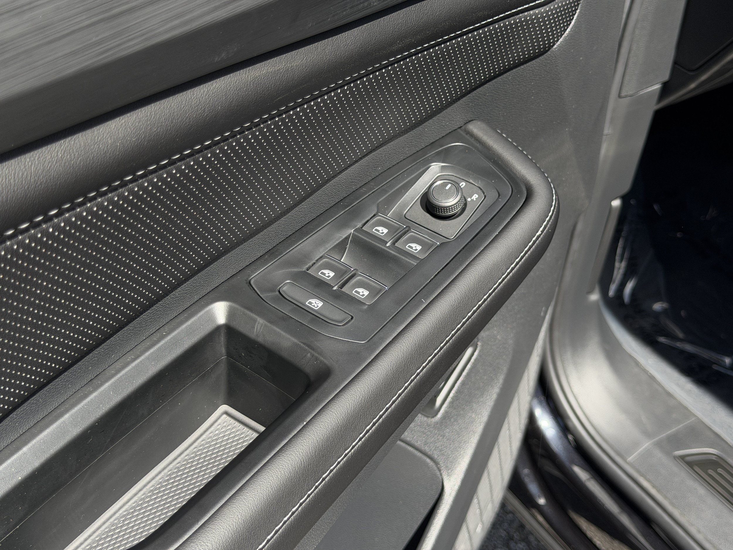 New 2026 Volkswagen Atlas Cross Sport SE FWD image 20