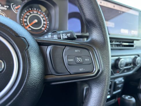 Used 2025 Jeep Wrangler Sport AWD/4WD image 7