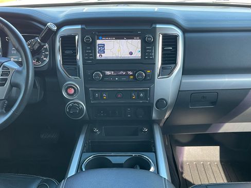 Used 2016 Nissan Titan PRO-4X w/ Pro-4x Convenience Package image 18