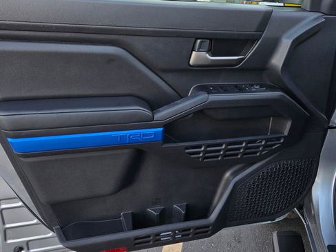 Certified 2025 Toyota Tacoma TRD Off-Road image 9