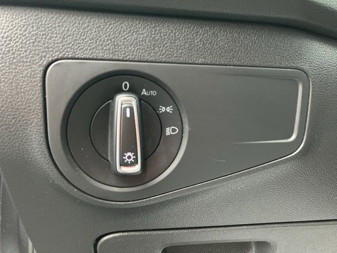 Used 2020 Volkswagen Tiguan SE w/ Panoramic Sunroof Package image 14