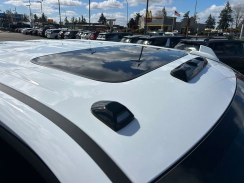 Used 2024 GMC Sierra 3500 Denali w/ Denali Reserve Package image 28