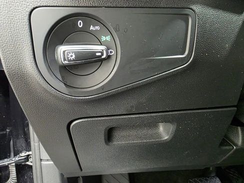 Certified 2023 Volkswagen Tiguan SE w/ Panoramic Sunroof Package image 18