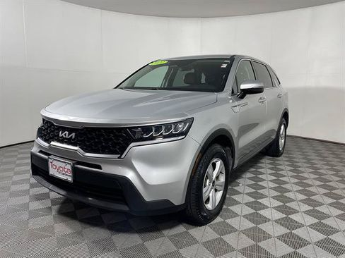 Used 2022 Kia Sorento LX AWD/4WD image 3