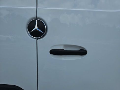 Used 2025 Mercedes-Benz Sprinter 2500 image 18