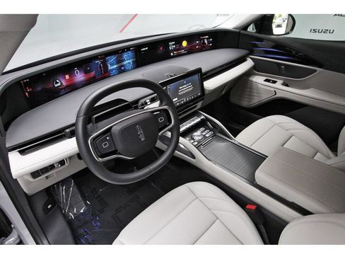Used 2026 Lincoln Nautilus Premier AWD/4WD image 16