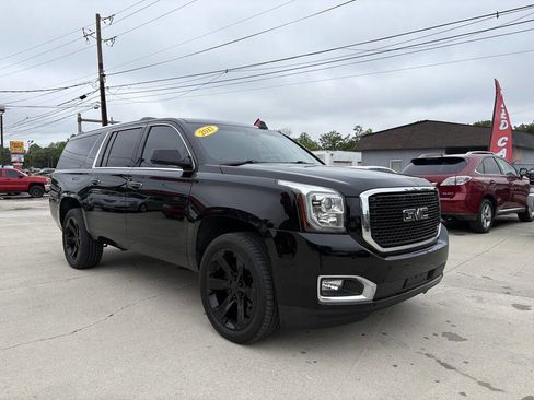 Used 2017 GMC Yukon XL Denali w/ Open Road Package AWD/4WD image 3