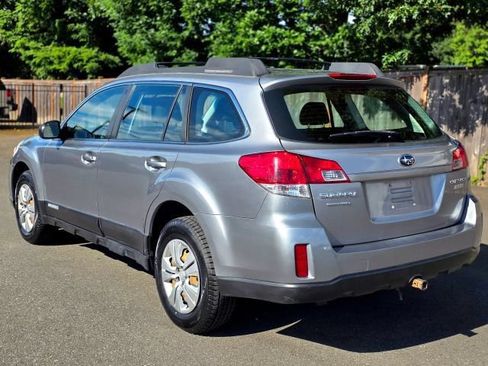 Used 2010 Subaru Outback 2.5i AWD/4WD image 8