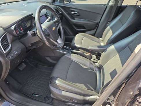 Used 2020 Chevrolet Trax LT w/ Driver Confidence Package image 13