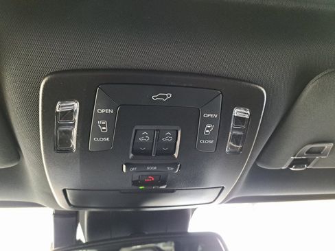 Used 2025 Toyota Sienna XSE image 21