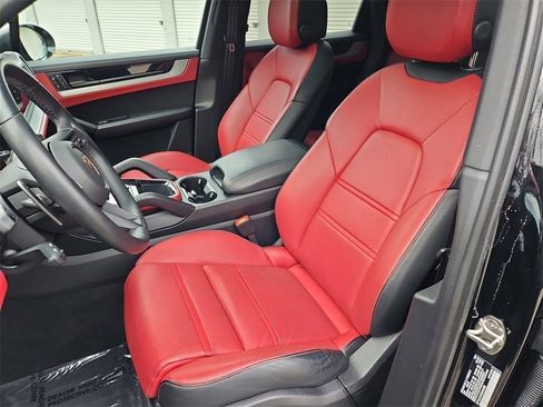 Certified 2024 Porsche Cayenne S image 5