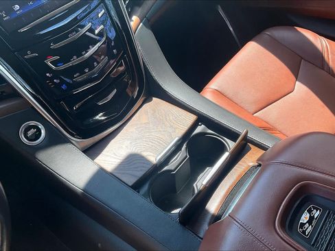 Used 2020 Cadillac Escalade Premium Luxury AWD/4WD image 15