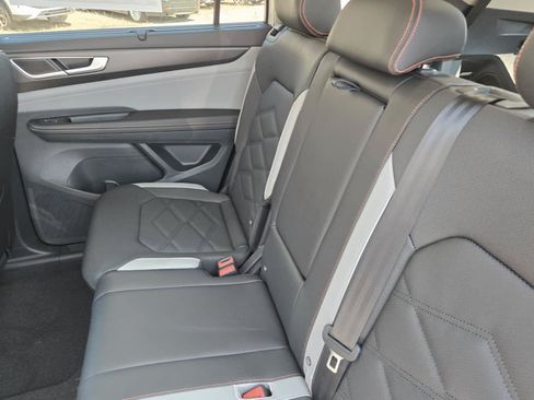 New 2026 Volkswagen Atlas Peak Edition AWD/4WD image 11
