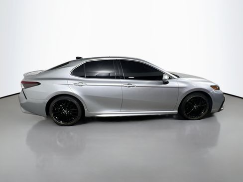 Used 2021 Toyota Camry XSE FWD image 3