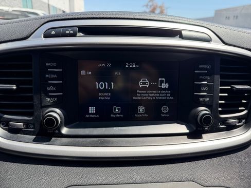 Used 2018 Kia Sorento FWD image 19