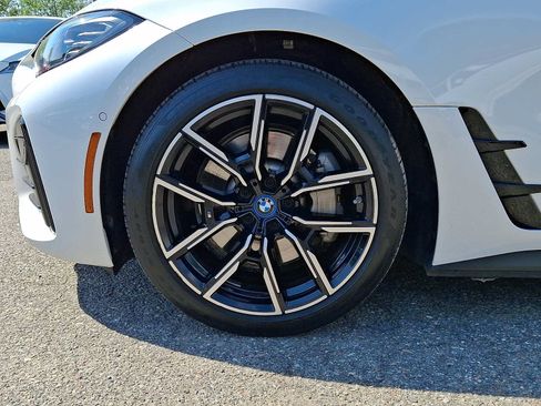 Used 2022 BMW i4 eDrive40 w/ M Sport Package RWD image 8