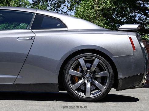 Used 2011 Nissan GT-R Premium AWD/4WD image 5