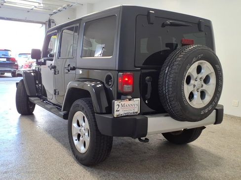 Used 2013 Jeep Wrangler Unlimited Sahara w/ Dual Top Group AWD/4WD image 6