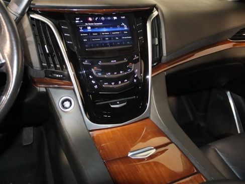 Used 2020 Cadillac Escalade ESV Premium Luxury image 42