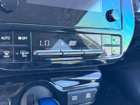 Used 2017 Toyota Prius Two w/ Prius Two Safety Plus Package FWD image 20