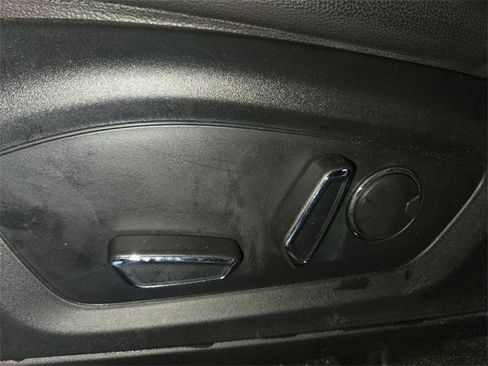 Used 2020 Ford Explorer Limited image 12