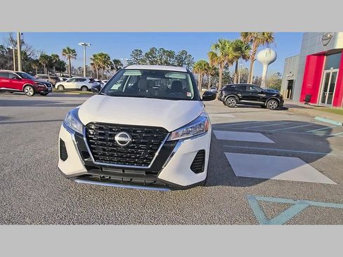 Used 2022 Nissan Kicks S image 22
