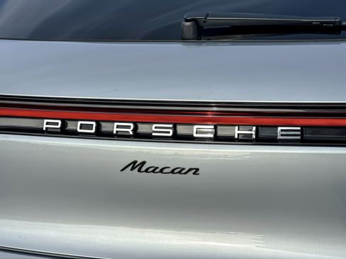 Used 2025 Porsche Macan image 28