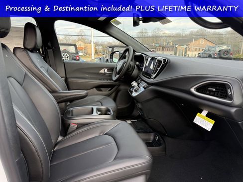 New 2026 Chrysler Pacifica Select w/ S Appearance Package FWD image 16