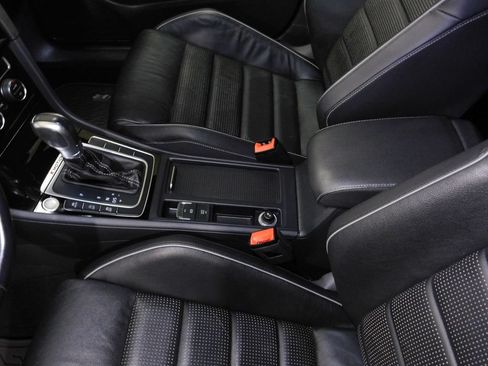 Used 2019 Volkswagen Golf R 4-Door AWD/4WD image 32