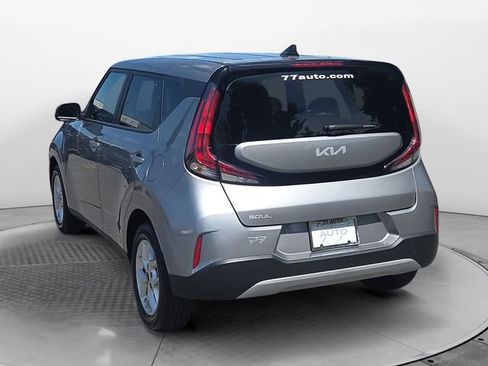 Used 2025 Kia Soul LX w/ LX Technology Package FWD image 3