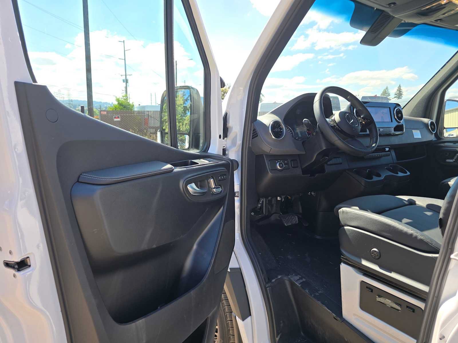 Used 2026 Mercedes-Benz Sprinter 2500 image 19