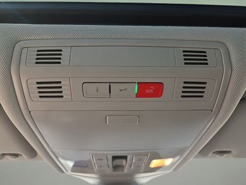 Used 2024 Volkswagen Jetta SE w/ Panoramic Sunroof Package image 23