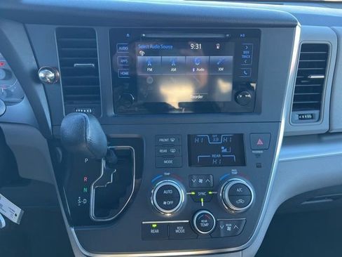 Used 2015 Toyota Sienna LE image 14