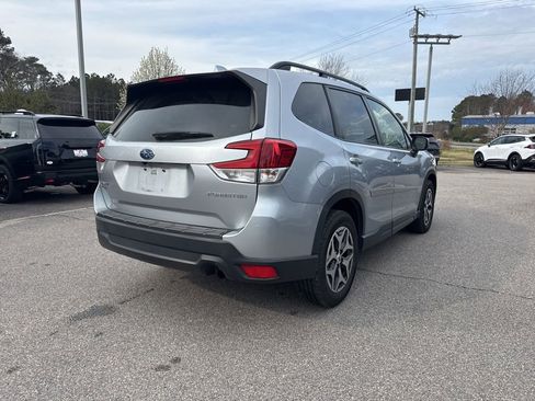 Used 2019 Subaru Forester Premium w/ All-Weather Package image 5