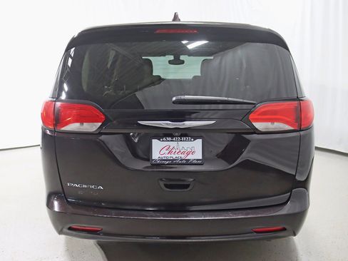 Used 2017 Chrysler Pacifica Touring image 13