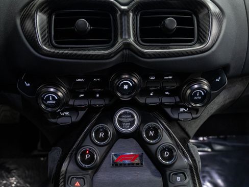 Used 2023 Aston Martin V8 Vantage Coupe RWD image 28