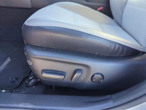 Used 2017 Toyota Camry SE image 8