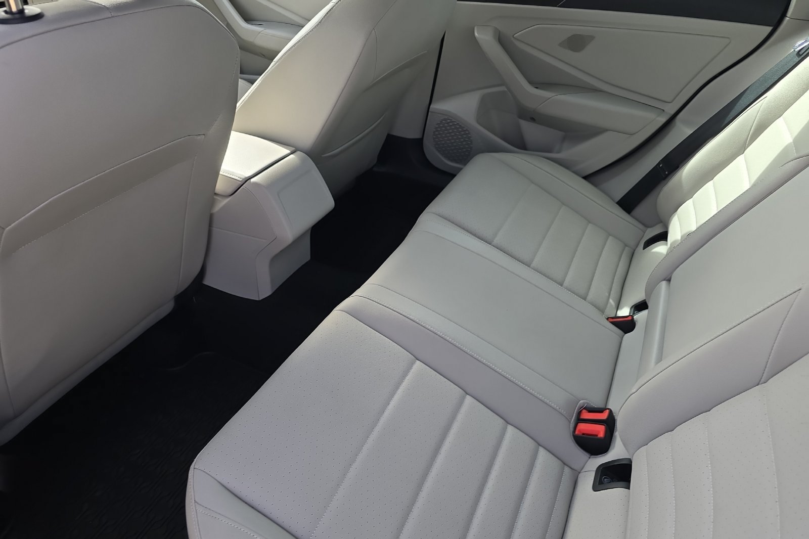 Used 2024 Volkswagen Jetta SE FWD image 8
