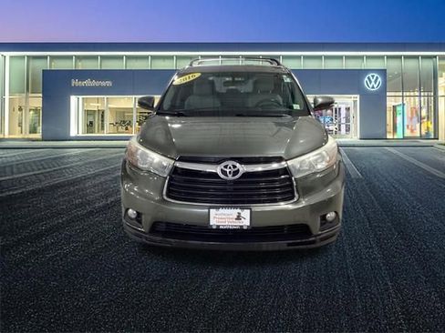 Used 2016 Toyota Highlander Plus AWD/4WD image 5