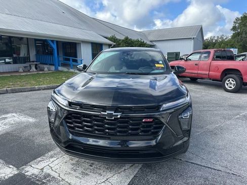 Used 2024 Chevrolet Trax RS w/ Sunroof Package FWD image 8