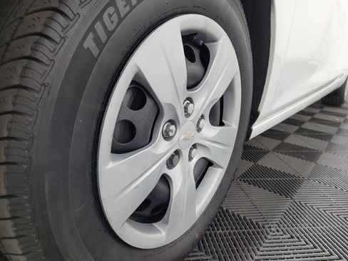 Used 2018 Chevrolet Cruze LS FWD image 31
