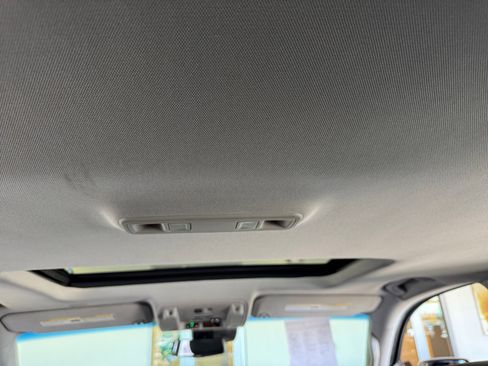 Used 2020 Cadillac Escalade Luxury w/ Escalade Sport Edition image 33