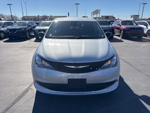 Used 2024 Chrysler Voyager LX image 10