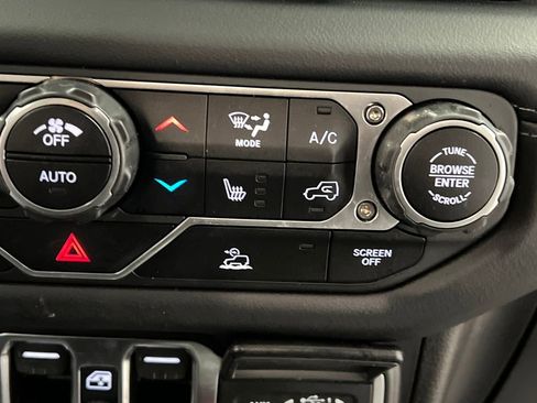 Used 2025 Jeep Wrangler Unlimited Sahara image 47