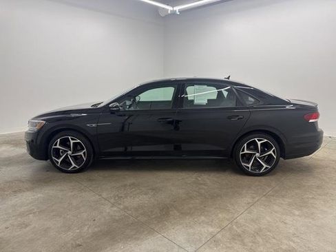 Used 2022 Volkswagen Passat 2.0T R-Line image 8