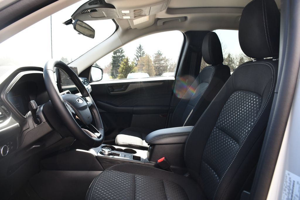 Used 2025 Ford Escape Active w/ Tech Pack #1 AWD/4WD image 11