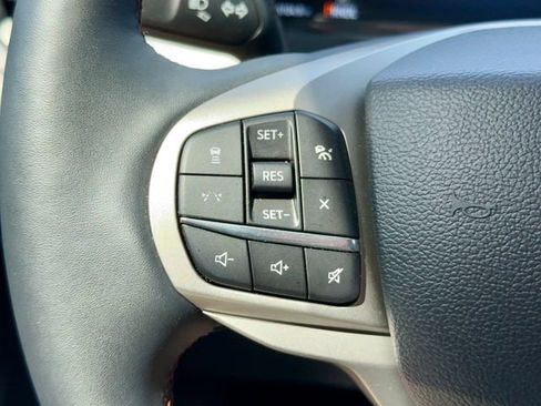Used 2025 Ford Explorer Active w/ Active Comfort Package AWD/4WD image 17